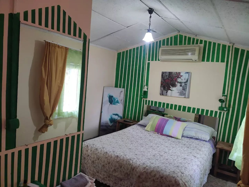 Side Tuana Garden Home