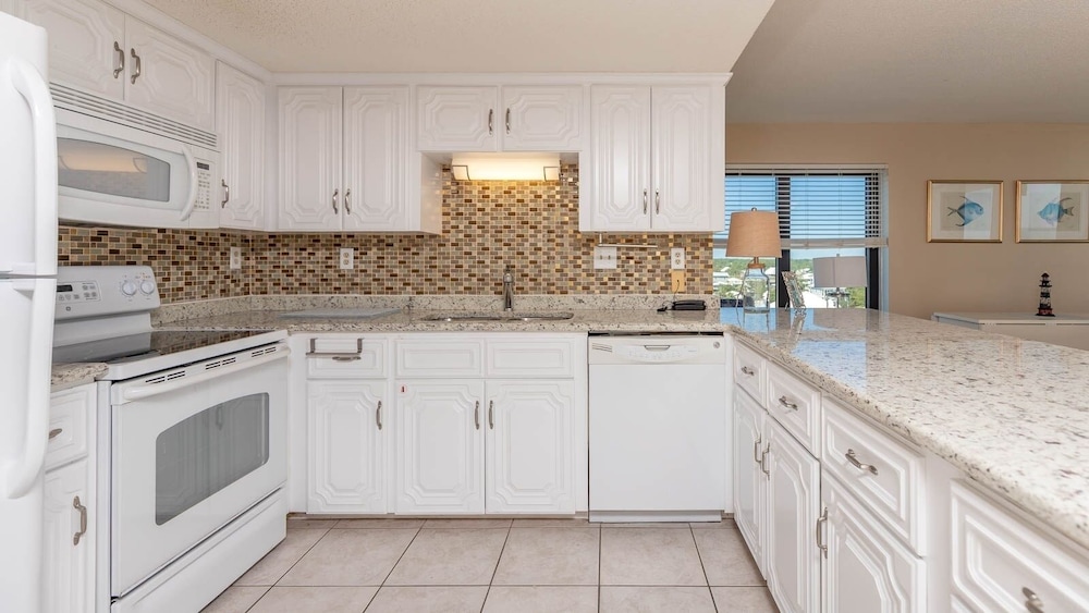 Island Winds West 670 3 Bedroom Condo