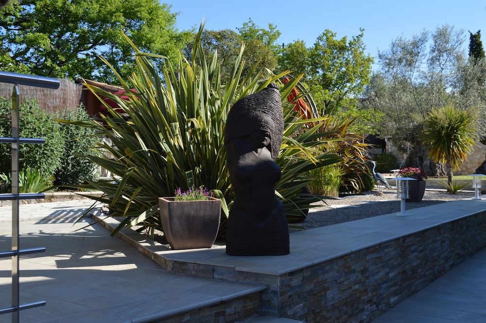 Photo 8