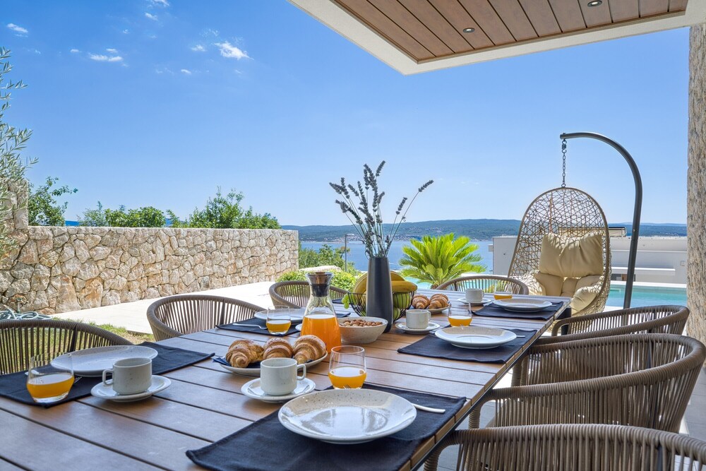 Luxury Seaview Villa Rosciola