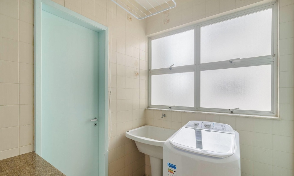 3BR Apt 300m From the Beach in Cabo Frio - Ecs0202