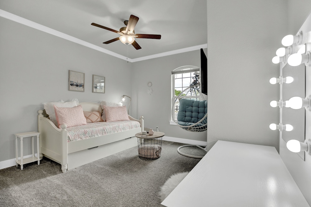 Stunning Luxury Home on Lake Lbj! - Property Image 36