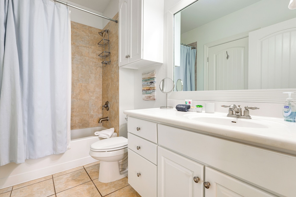 Lake LBJ Condo w/ Private Balcony, Lake Views - Property Image 4