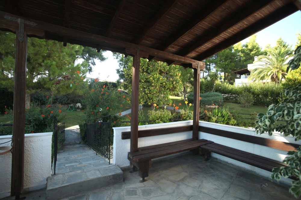 Elani Private Retreat - Villa Anna Garden Escape
