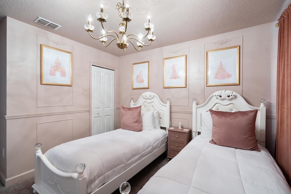 Championsgate Resort 6 Bedroom Private Pool Home with Theater 6 Home