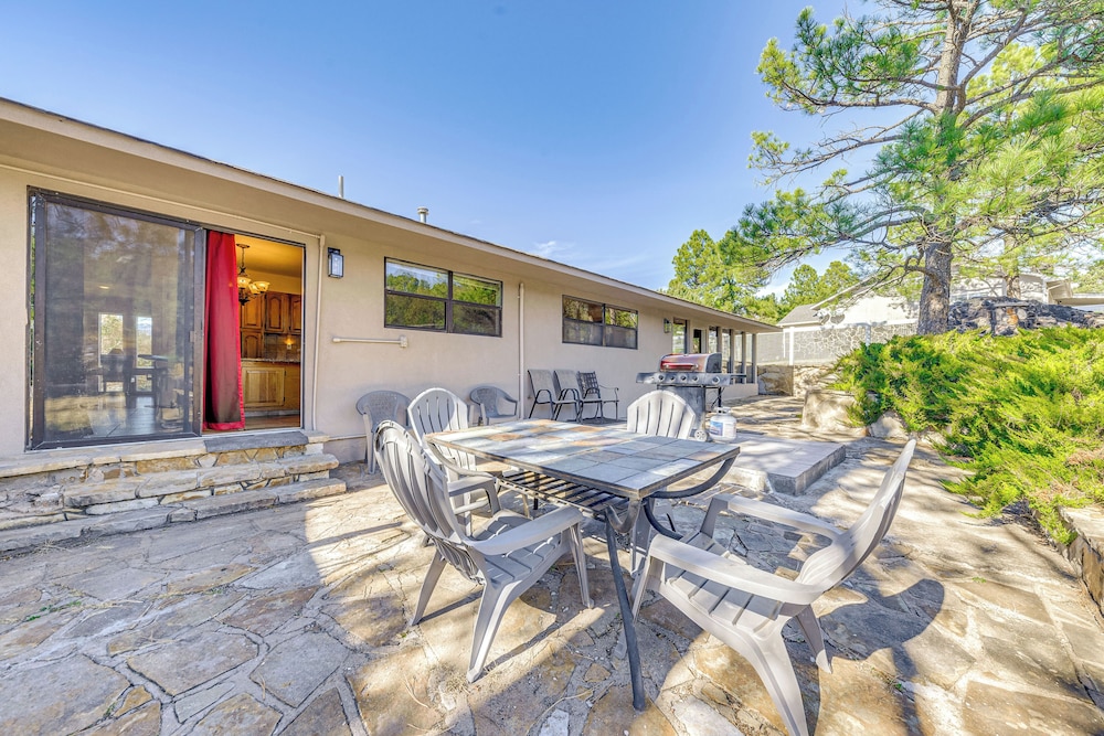 Spacious Ruidoso Home w/ Patio & Mountain Views!