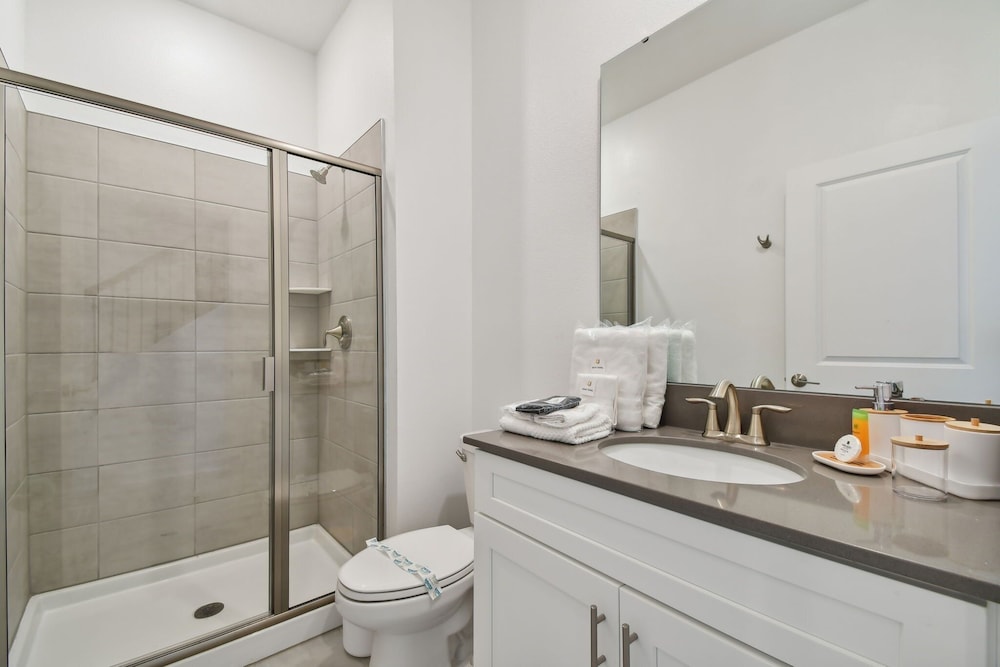 Storey Lake - Private Pool- King Bed - 4BD/3BA