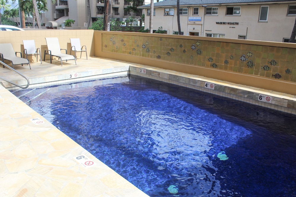 Waikiki Getaway Penthouse Suite 2 Bedroom Condo by RedAwning view 2
