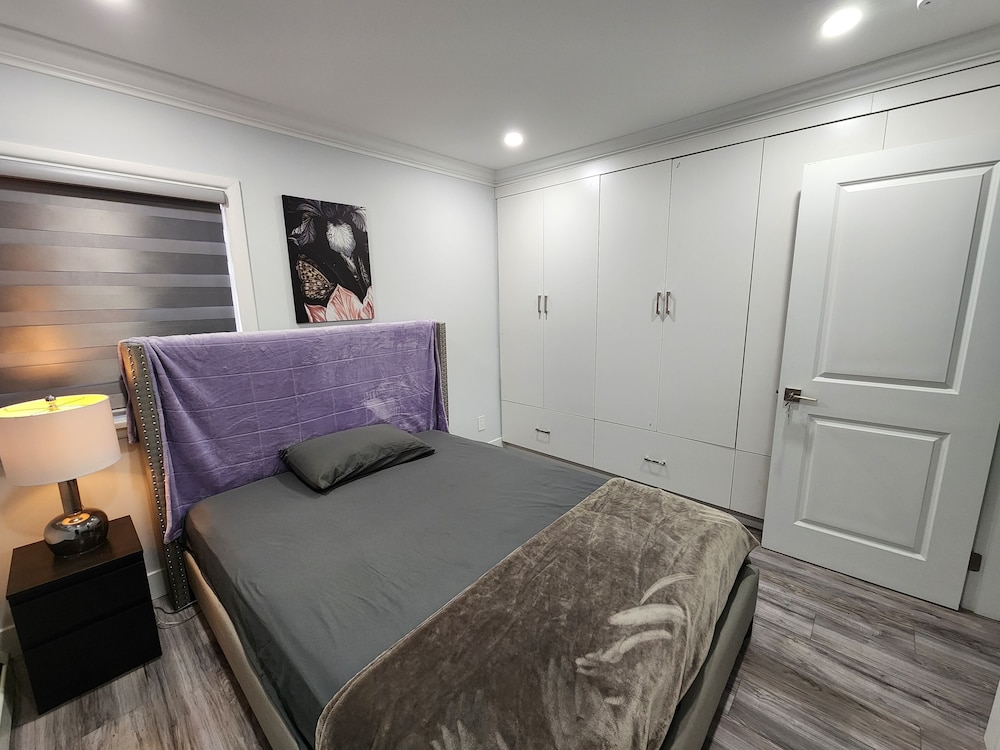 Surrey Vacations - Sarla Villa Surrey - Property Image 5