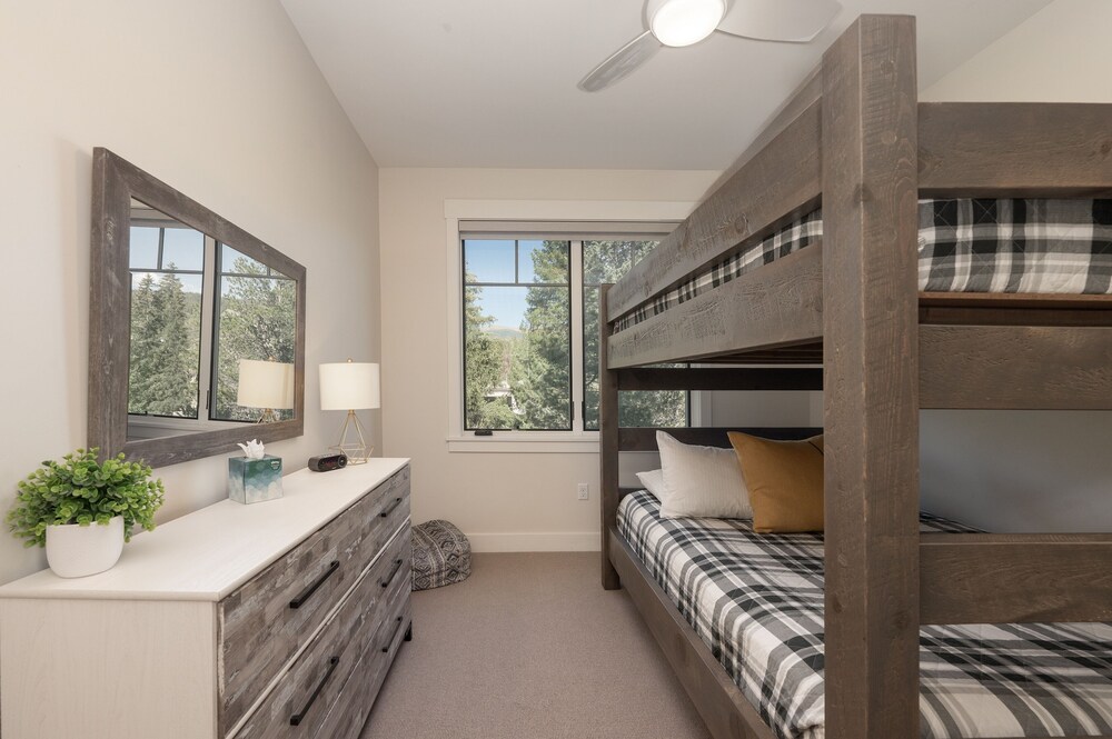 Downtown Flat 2 Bedroom Condo