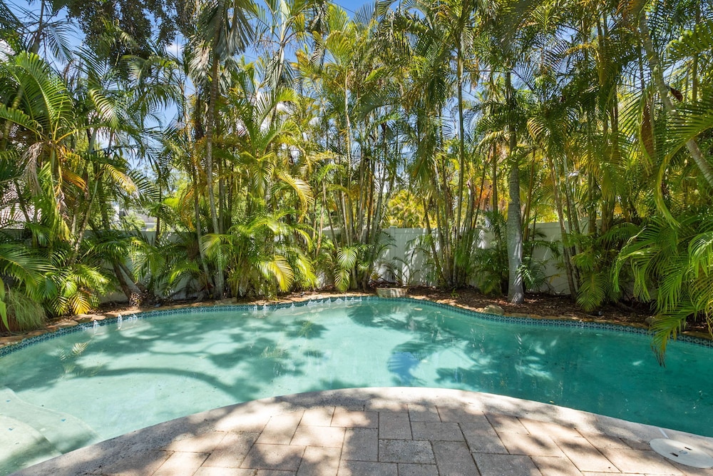 NEW Sunset Serenity - South Tampa Home With Pool