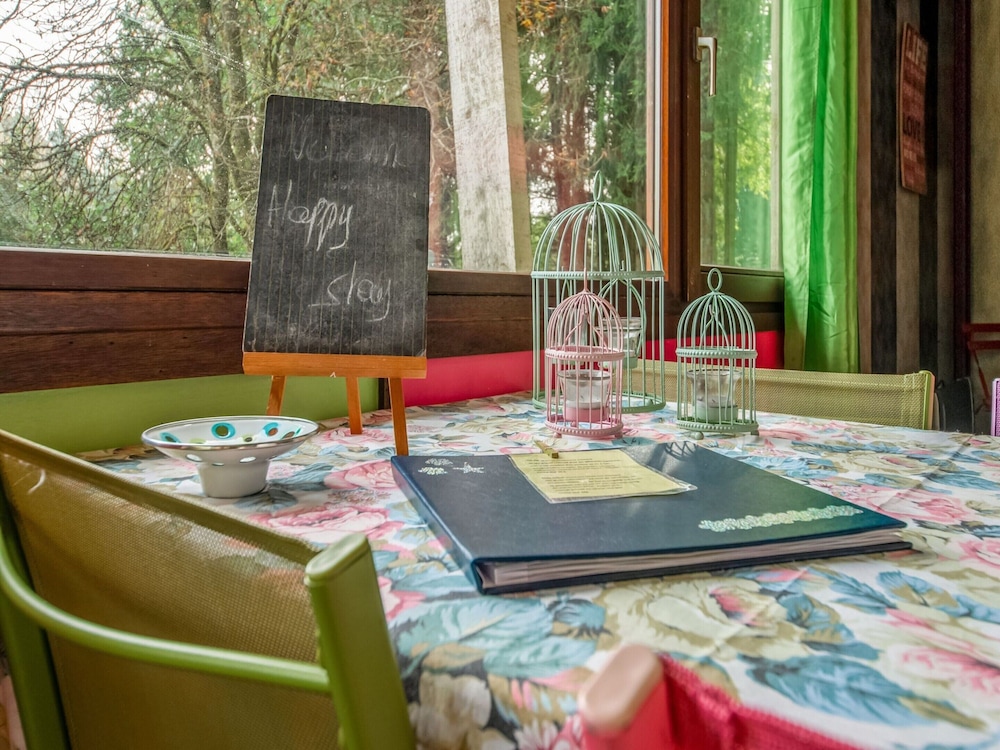 Lively Holiday Home With Garden, Barbecue, Garden Furniture