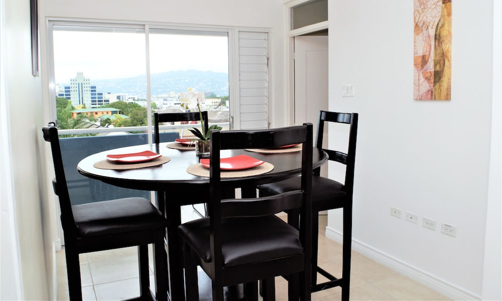 New Kingston Luxury Apt The Bromptons