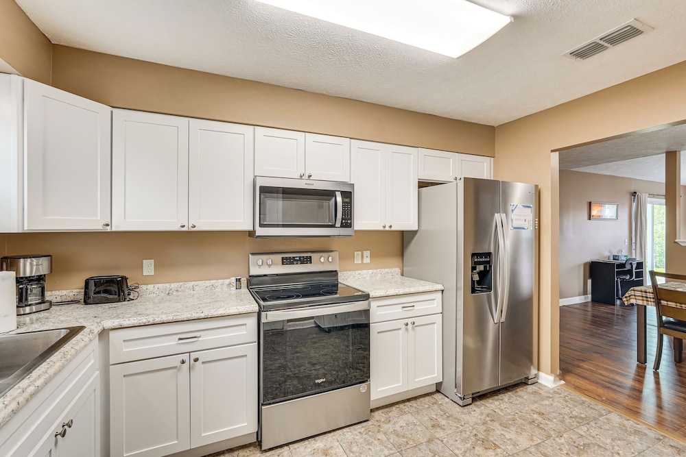 7 Mi to Dtwn Panama City: Family Home w/ Patio
