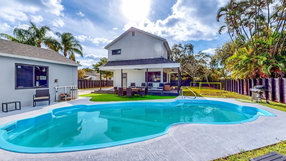 Casa Nirvana 4BR Home With Private Pool