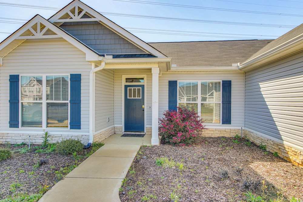 2 Mi to Steeplechase Racecourse: Stylish Aiken Gem