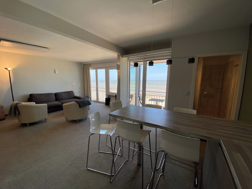 Apartment in Nieuwpoort-bad With Sea View