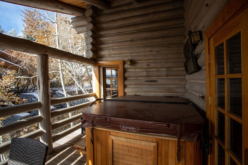Pine Inn at Trail's End Lodge - Two Bedroom Residence with Spa #8 2 Condo