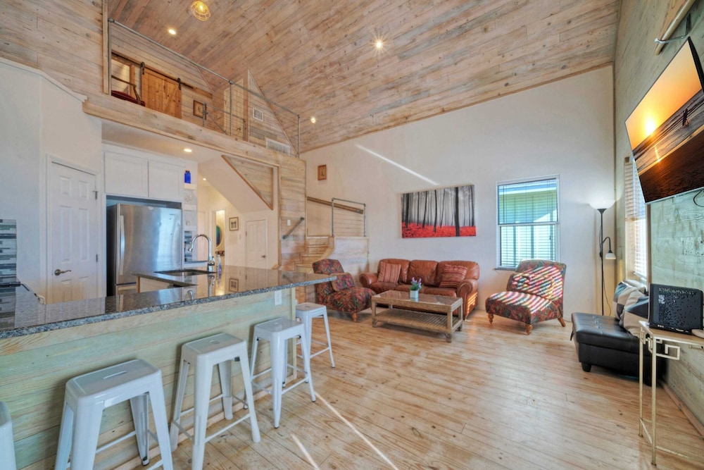 2 Homes on the Bay, Shared Waterfront Pool + Boat Dock Laguna Village Paradise