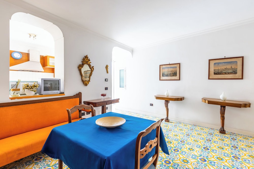Santa Chiara Charming House With Terrace at Historical Center