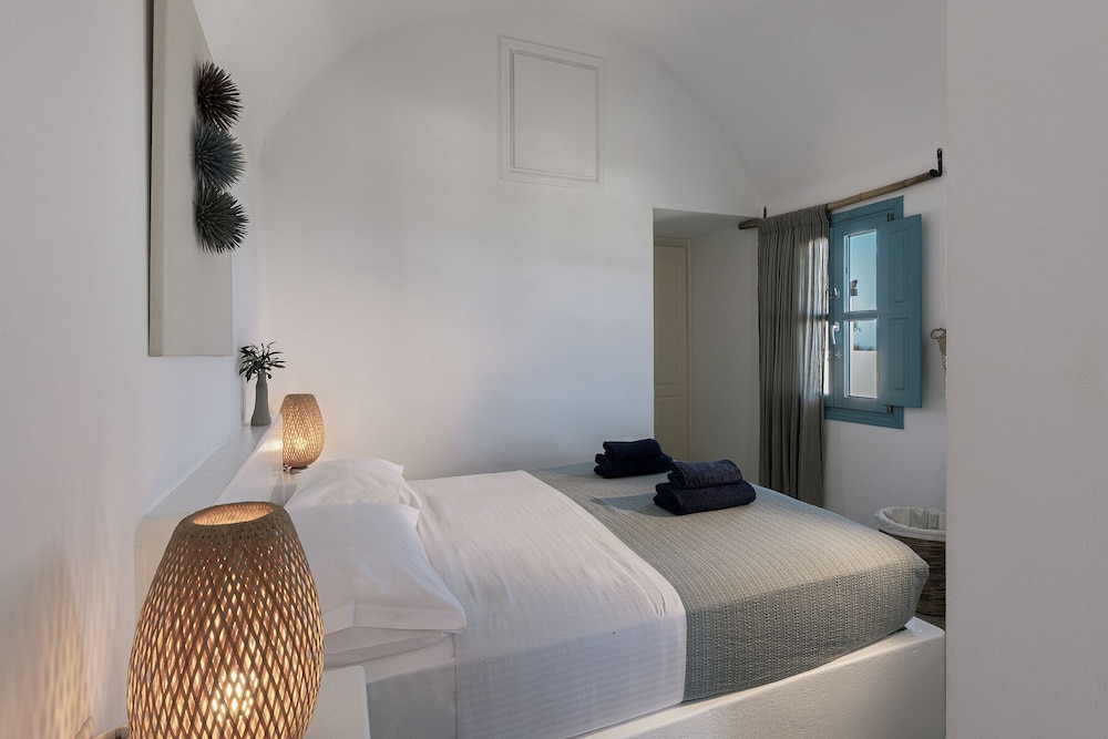 GTK Santorini Oia Sunset Villas