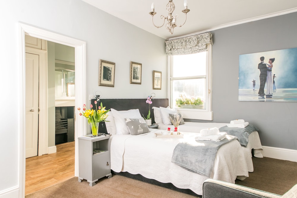 The Henry Guest House