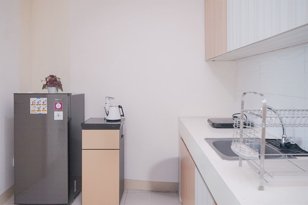 Modern Look And Homey 2Br Apartment Tree Park City Bsd