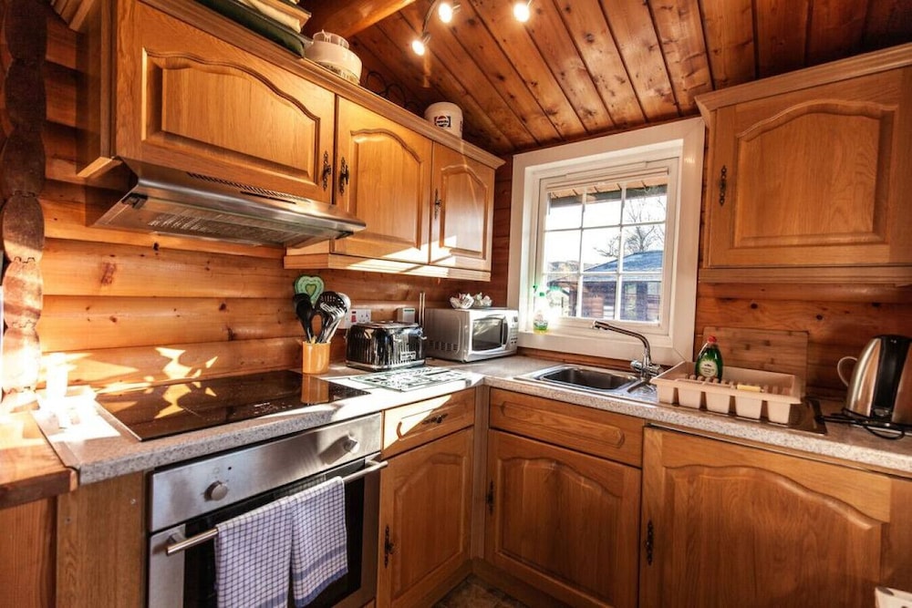 Spacious 3 Bed Log Cabin in Snowdonia view 3