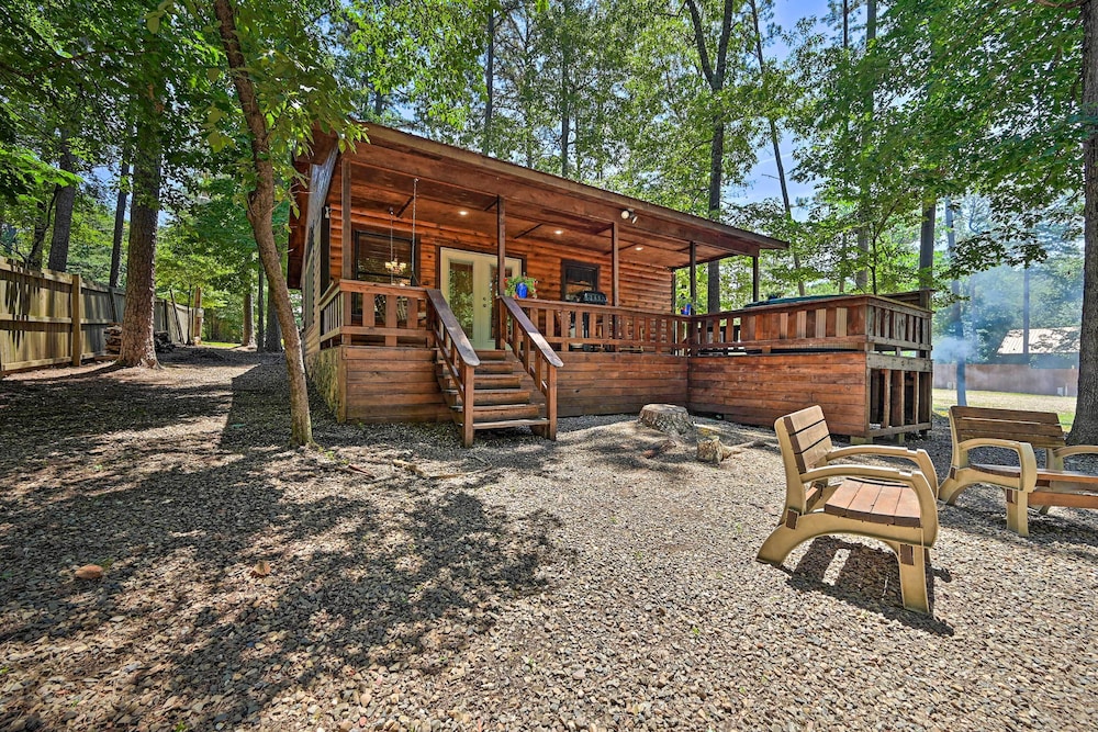 Hotel Hot Tub & Deck: Broken Bow 'azalea House' - Image 1