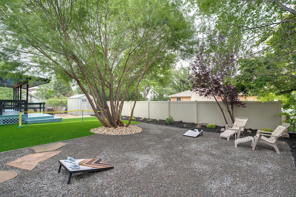Game Room & Fire Pit: Family-friendly Loveland Gem