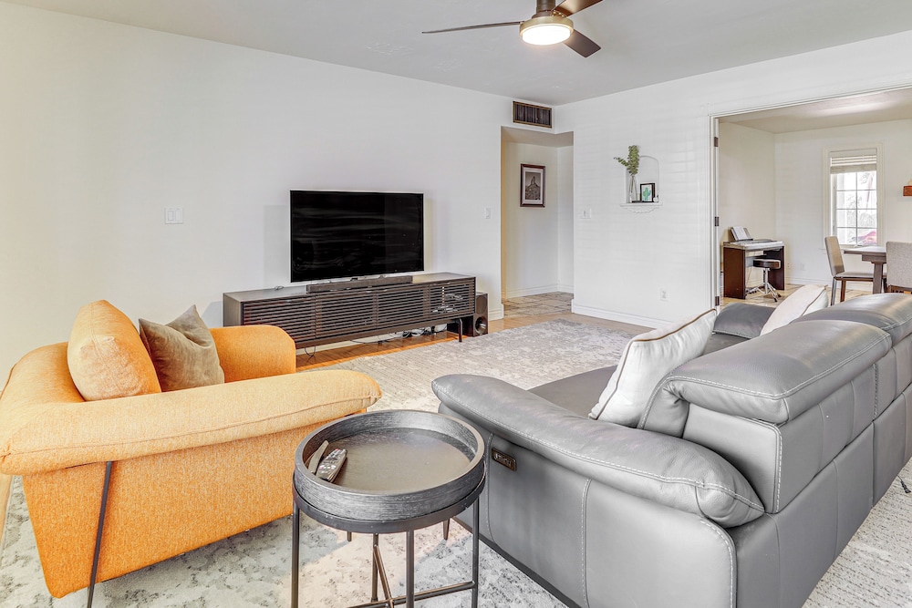 3 Mi to Dtwn Shops & Eats: Mesa Home w/ Pool!
