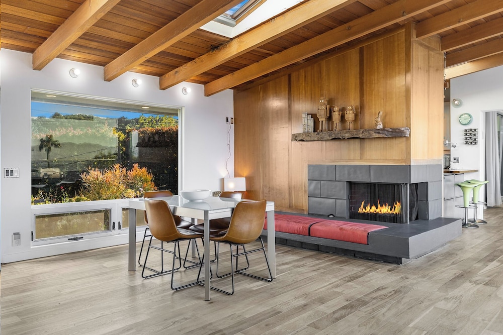 Mulholland View - Mid-century Modern Escape w/ Infinity Pool