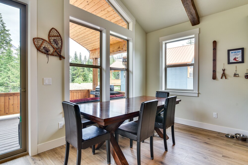 Government Camp Vacation Rental w/ Private Hot Tub view 3