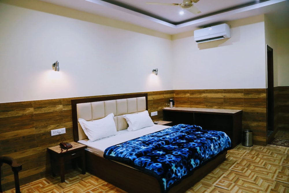 Goroomgo Hotel Vishnu Inn Dehradun view 5