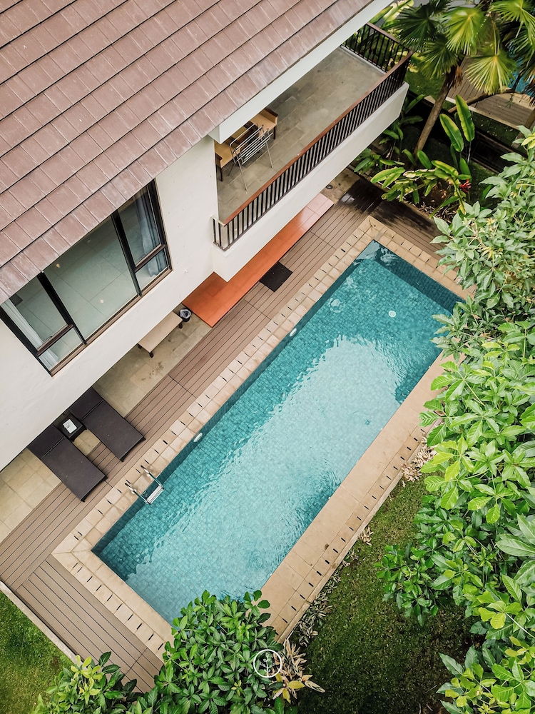 Oyama City View 4BR Villa with a Heated Pool