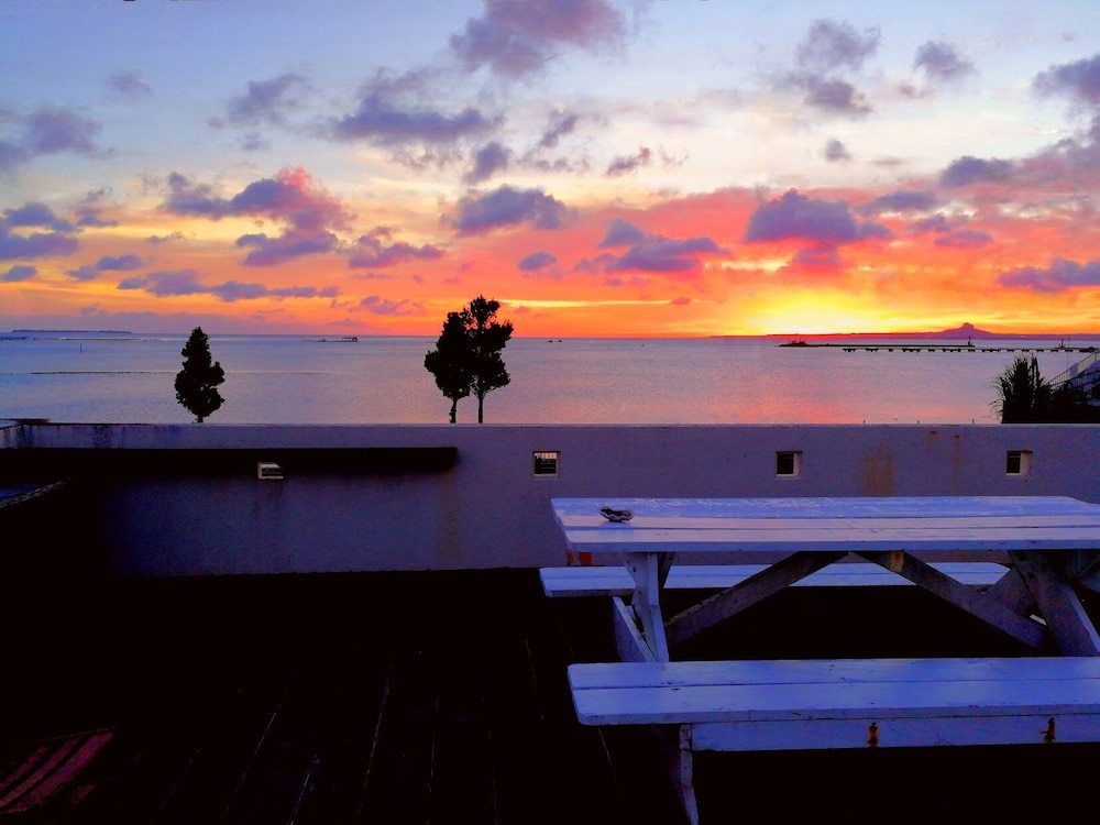 Sea Side House POLEPOLE view 2