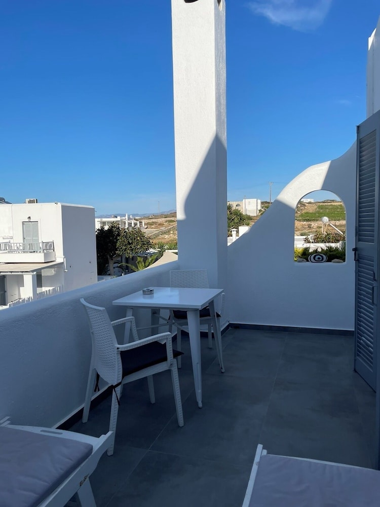 Zoumis Residence