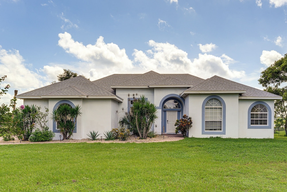 Game, Swim & Unwind: Lakeside Retreat Near Disney
