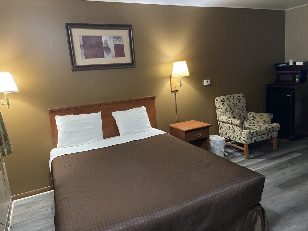 Colonial Inn Dyersville