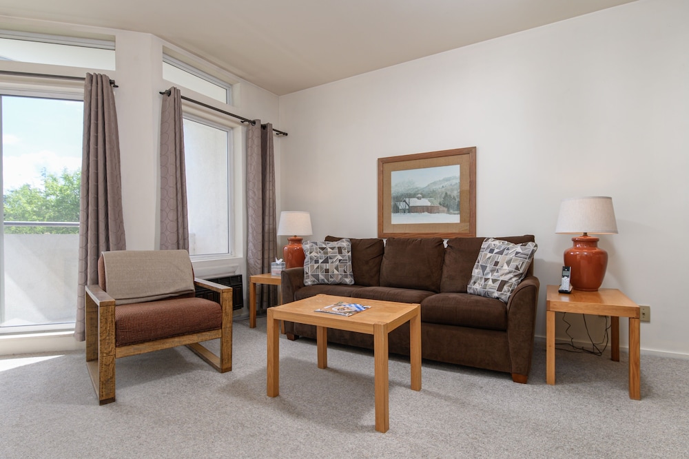 203 Village Gate 1 Bedroom Condo