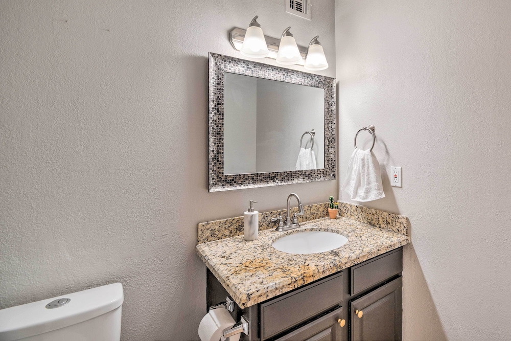 Scottsdale Gem: Pool Access, Walk to Old Town