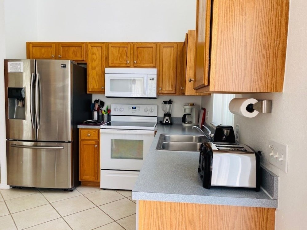 Gorgeous Views From Pool! 3 Bedroom Home by RedAwning
