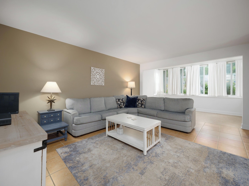 Quail Hollow B3-1TH by Distinctive Beach Rentals