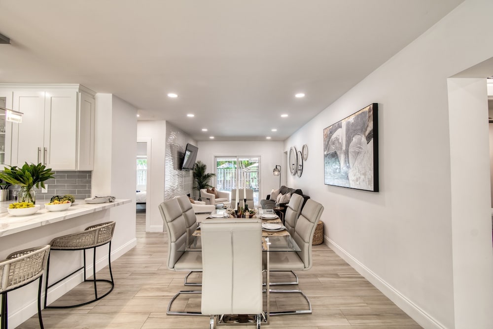 Turtle Nest by Avantstay Near Downtown Beaches - Chic FL Escape