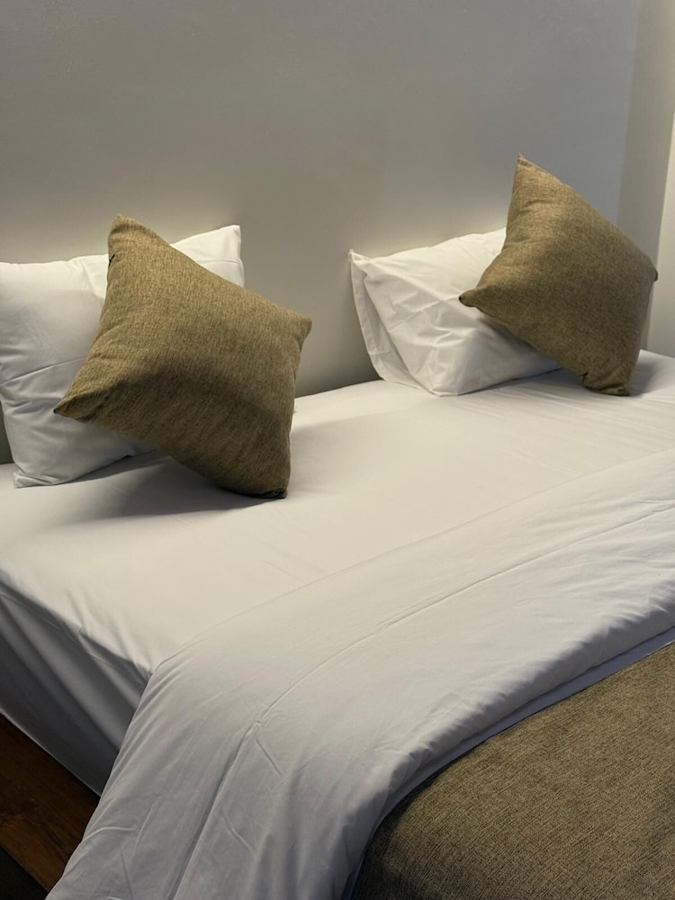 Malasama suites hotel