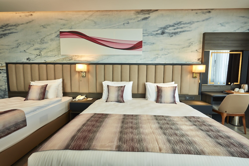 Ramada by Wyndham İstanbul Ümraniye - Image 11