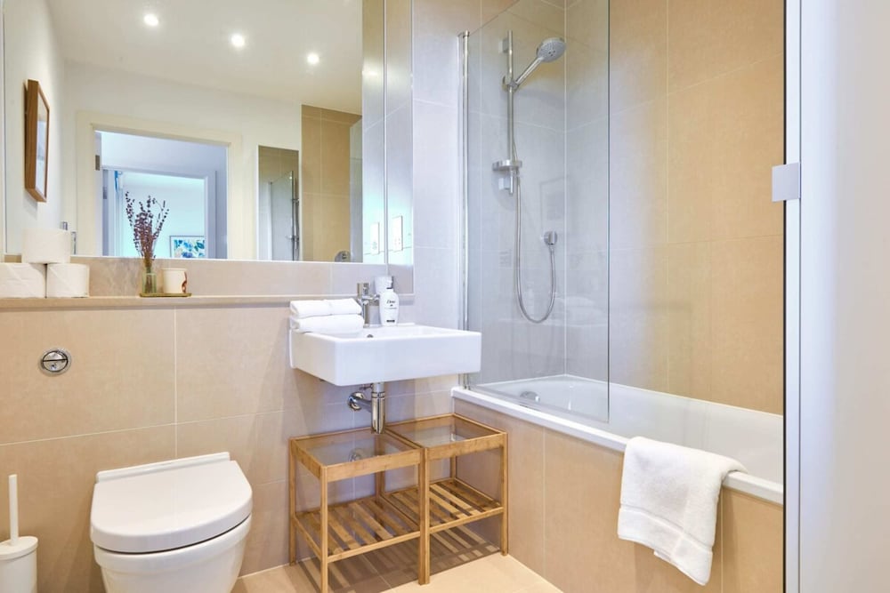Beautiful 1 Bedroom With Balcony Near Mile End