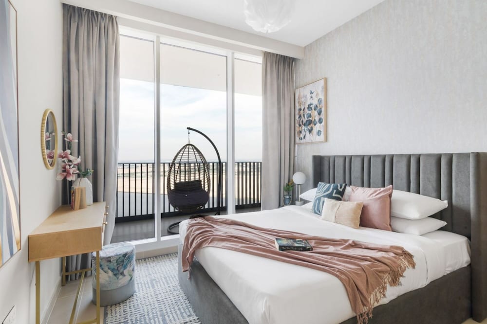 Luxury 2BR at Harbour Gate
