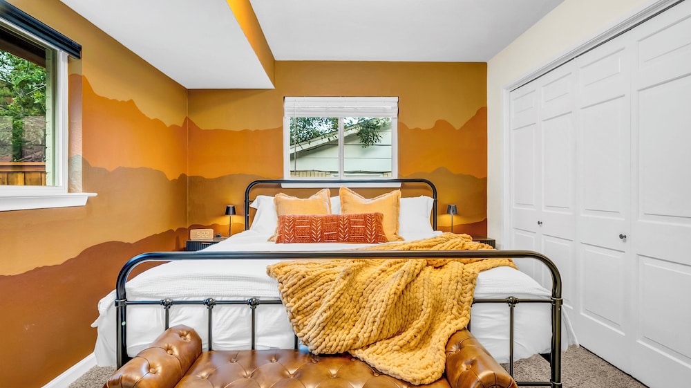 LuxStay Escapes