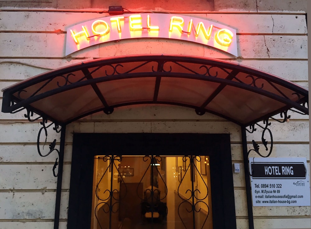 HOTELLO